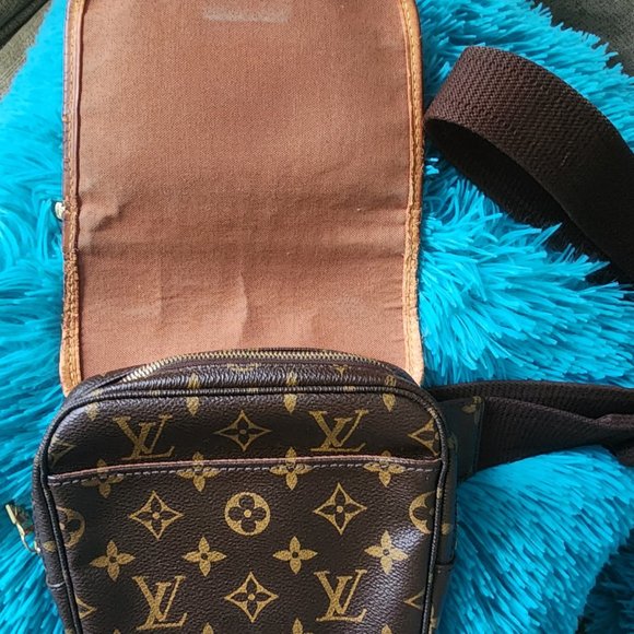 LOUIS VUITTON - AUTHENTIC UNISEX MONOGRAM BOSPHORE FANNY PACK - Picture 4 of 11